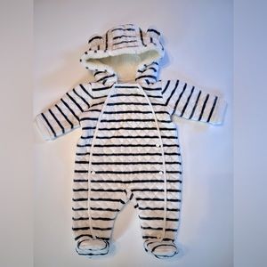 Nordstroms Hooded Bunting